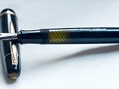 UHU-7