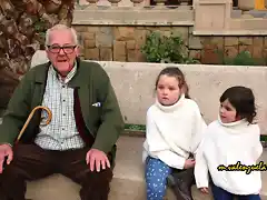 03, el abuelo y las nietas, marca