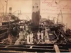 1903. Trabajos de recuperaci?n del crucero REINA CRISTINA. Del libro La Armada Espa?ola y la Fotografia en Cuba, Puerto Rico y Filipinas. Los Sucesos de 1898