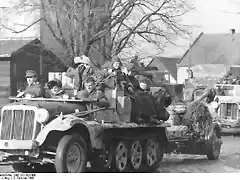 Bundesarchiv_Bild_183-H26408,_R?ckzug_deutscher_Truppen_auf_Breslau