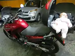 Estefi en la moto