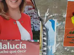 Carteles del PSOE tapando un cartel de Teatro en Riotinto.Fot.J.Ch.Q.06.03.2015 (2)