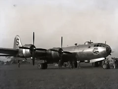 5-B-29 superfortaleza , after and emergency landing on Akyab Island. Burma.1945.