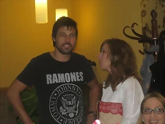 Hugo en cena antes del bolo 9 Hugo en cena antes del bolo 9