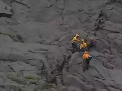 _61933244_mountain_rescue_climbers