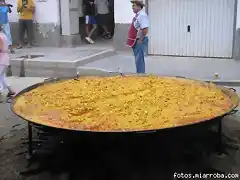 Paella a punto de ser servida