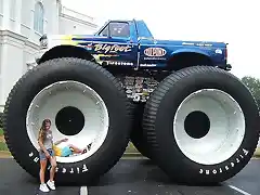 24-Worlds-Tallest-Monster-Truck-Fact-for-the-day-Automobile-Gadget-Facts