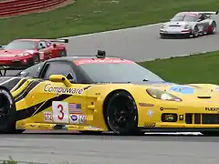 gt2-vette-race-lead