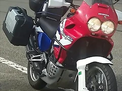 XRV750 con maletas