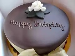 elegante-tarta-de-cumpleanos-de-chocolate[1]