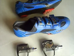 pedales y zapatos