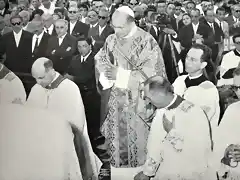 paul vi in gothic chasuble