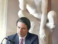 Aznar estatua