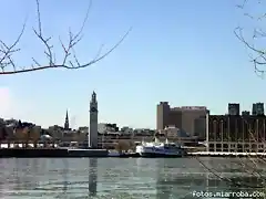 vista al viejo Montreal desde la isla Santa Helena