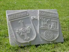 Escudo conjunto de Asturies y Cantabria sin las respectivas coronas por deseo de su destinatario.