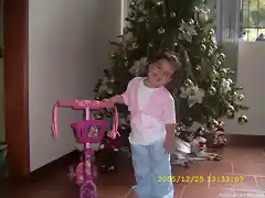 SAMI CON SU REGALO