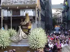 atrancada ante la virgen