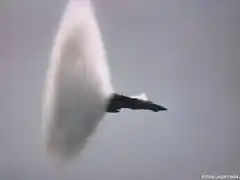 f-14 rompiendo la barrera del sonido