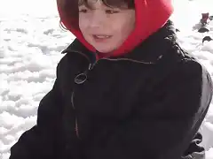 sentado en la nieve