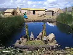 PUEBLO INDIGENA EN EL LAGO TITICACA