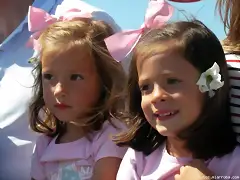 AQUI EN UN BARQUITO QUE ALQUILAMOS., MIS DOS PRINCESAS