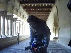 dANIEL PASEANDO POR EL CLAUSTRO DE STO DOMINGO