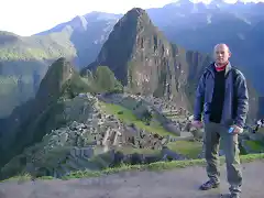 ya en el machu con el wayna pichu de fondo