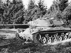 M41 Walker Bulldog_l