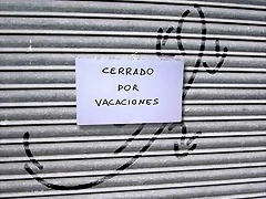 cerrado por vacaciones cerrado por vacaciones