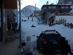 Snowboard y trineos en pleno centro de Ushuaia
