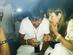 Hugo con Ana wassapeando Hugo con Ana wassapeando