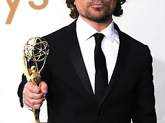 27868_peter-dinklage-emmy-2011-mejor-actor-secundario-drama