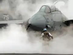 Espectacular fotografia de un F-14 embarcado