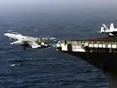 F-14 Tomcat despegando desde su portaviones