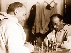 dominicos disputando una partida de ajedrez