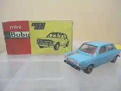 12 Fiat 128 celeste con rayas (serie 10)