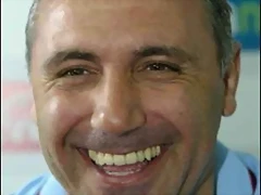 el-nuevo-entrenador-del-celta-de-vigo-el-bulgaro-hristo-stoichkov-este-11-de-abril-en-su-presentacion-en-vigo