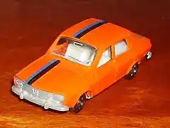 14 Renault 12 naranja con rayas