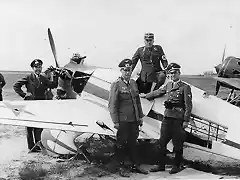 www.wikipedia.com 00px-Operation_Barbarossa_-_Germans_inspect_Russian_plane