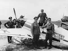 www.wikipedia.com 00px-Operation_Barbarossa_-_Germans_inspect_Russian_plane