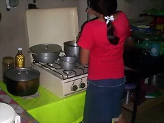 Loyda mi hermana menor en la cocina Loyda mi hermana menor en la cocina
