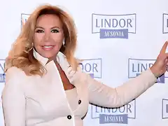 norma duval-lindor super pechos