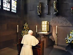 Papa Emerito Benedicto XVI-rezando Papa Emerito Benedicto XVI-rezando