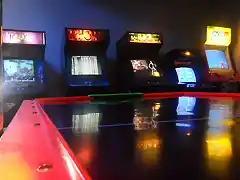 COOL COMPANY RETRO GAME ROOM