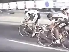 INDURAIN TIRANDO DETRAS