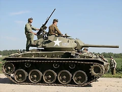 800px-M24_Chaffee_in_Detroit