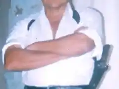 humberto rodriguez cerna posando con su arma