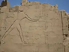 800px-Thutmose_III_at_Karnak