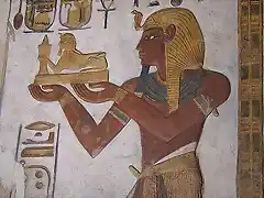 450px-KhonsuTemple-Karnak-RamessesIII-2