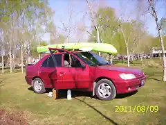 el 306 y un kayak